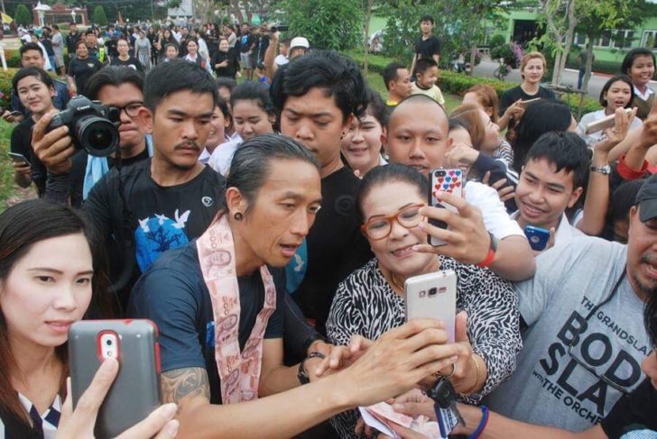 หรือนี่คือเหตุที่หยุดเซลฟี่ ? ย้อนเปิดใจ “ตูน” บางคนอาจได้เจอผมครั้งเดียว ได้ถ่ายรูปเขาอาจมีความสุขหลายวัน