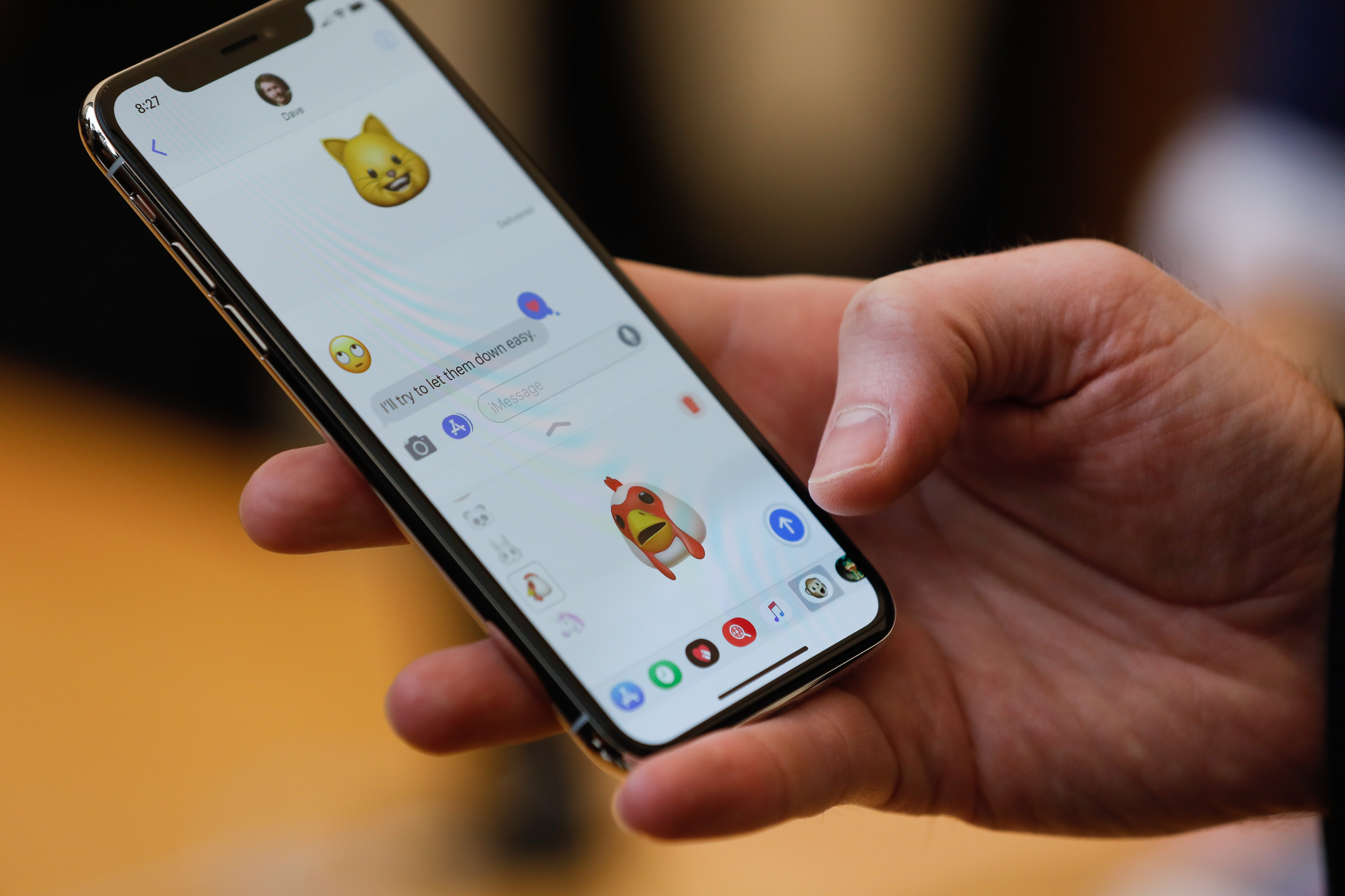 รายงานผู้บริโภคเผย! “iPhone X” เปราะบาง เเตกง่าย ราคาเเพงเกินไป