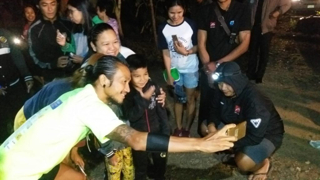 “ตูน” สุดฟิตวิ่งลำปางสตาร์ตตี 3 ฝ่าอากาศหนาวเย็น 13-15 องศา