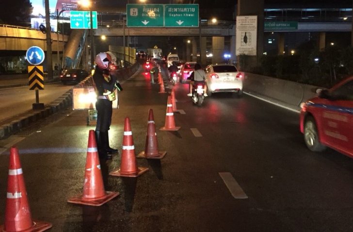 ปิดซ่อมสะพานข้ามแยกลาดพร้าว 3 วัน หลังพบรอยแยกของคานเหล็ก