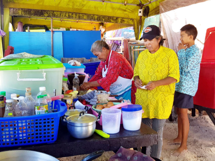 แม่ค้าซีฟู้ดหาดหัวหินขอโทษหลังเทศบาลทำทัณฑ์บนหากผิดซ้ำยึดใบอนุญาต เหตุแก้ไขเมนูกลางแพงเกินจริง