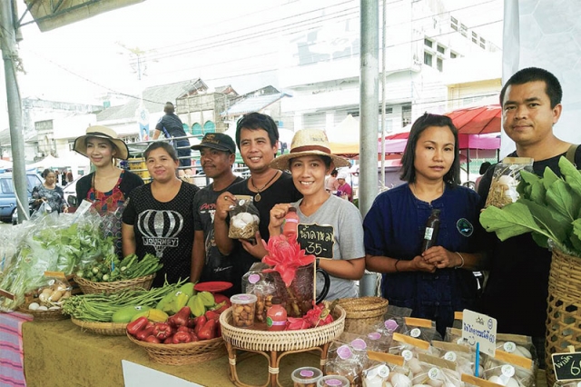 ‘พาณิชย์’เดินหน้าพัฒนาตลาดประชารัฐต้องชมปี’61เพิ่ม 77 แห่ง หวังเสริมแกร่งเศรษฐกิจฐานราก