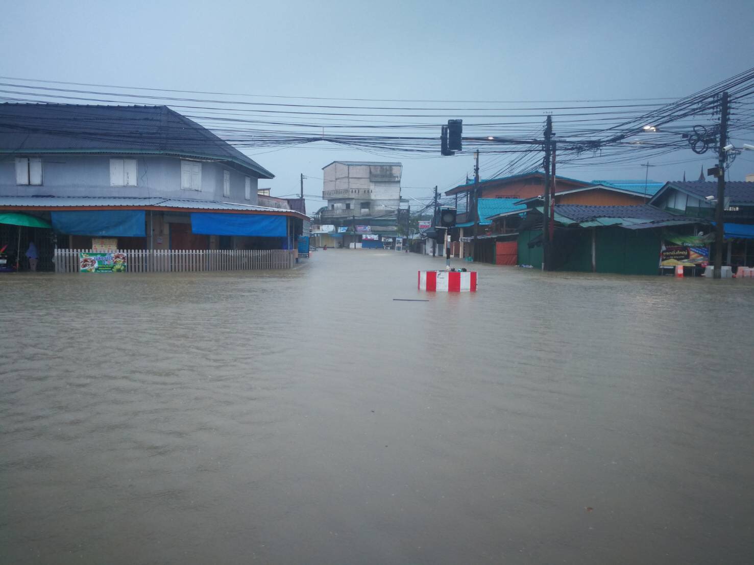ประชาชนเดือดร้อน! ฝนกระหน่ำต่อเนื่อง เมืองปัตตานีอ่วม