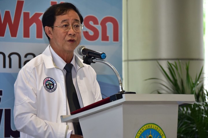 “อาคม” รณรงค์ “ขับช้า เปิดไฟหน้า คาดเข็มขัด” ทั่วประเทศช่วงปีใหม61 ตั้งเป้าลดอุบัติเหตุ5%