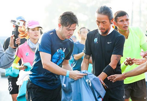 บอดี้การ์ดพี่ตูน! เผยภาพประทับใจ “เต๋า สมชาย” วิ่งเคียง “ตูน บอดี้สแลม” ผู้ชายที่ฮอตที่สุดในตอนนี้