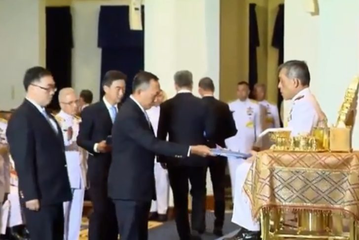 ร.10 พระราชทานพระราโชวาท บัณฑิตวปอ. “สร้างความมั่นคงให้บ้านเมืองปชช.อยู่อย่างผาสุก”