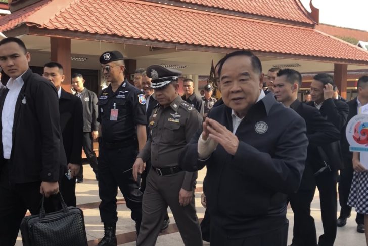 “บิ๊กป้อม” สักการะพระพุทธชินราช ปัดตอบแจงป.ป.ช.ปมนาฬิกาหรู