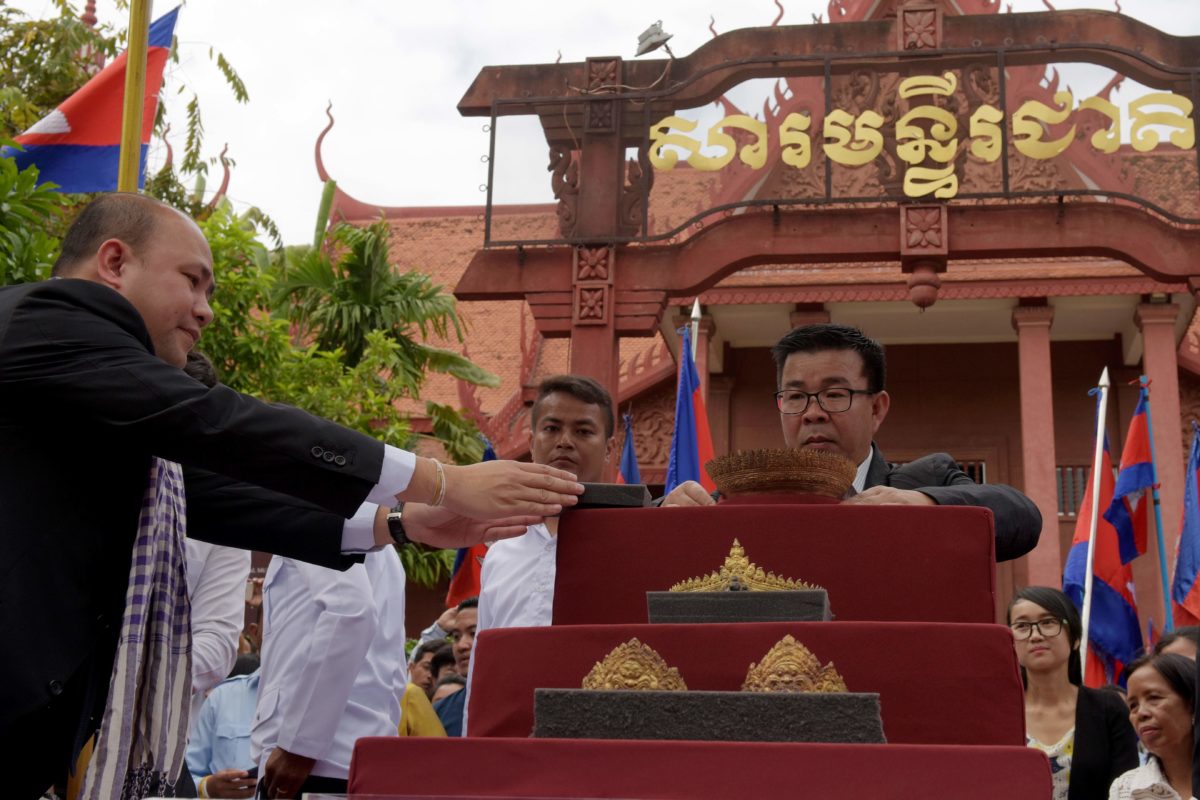 กัมพูชาปลื้ม! จัดพิธีรับคืนสมบัติล้ำค่า ที่ถูกขโมยไปจากปราสาทนครวัดช่วงสงครามกลางเมือง