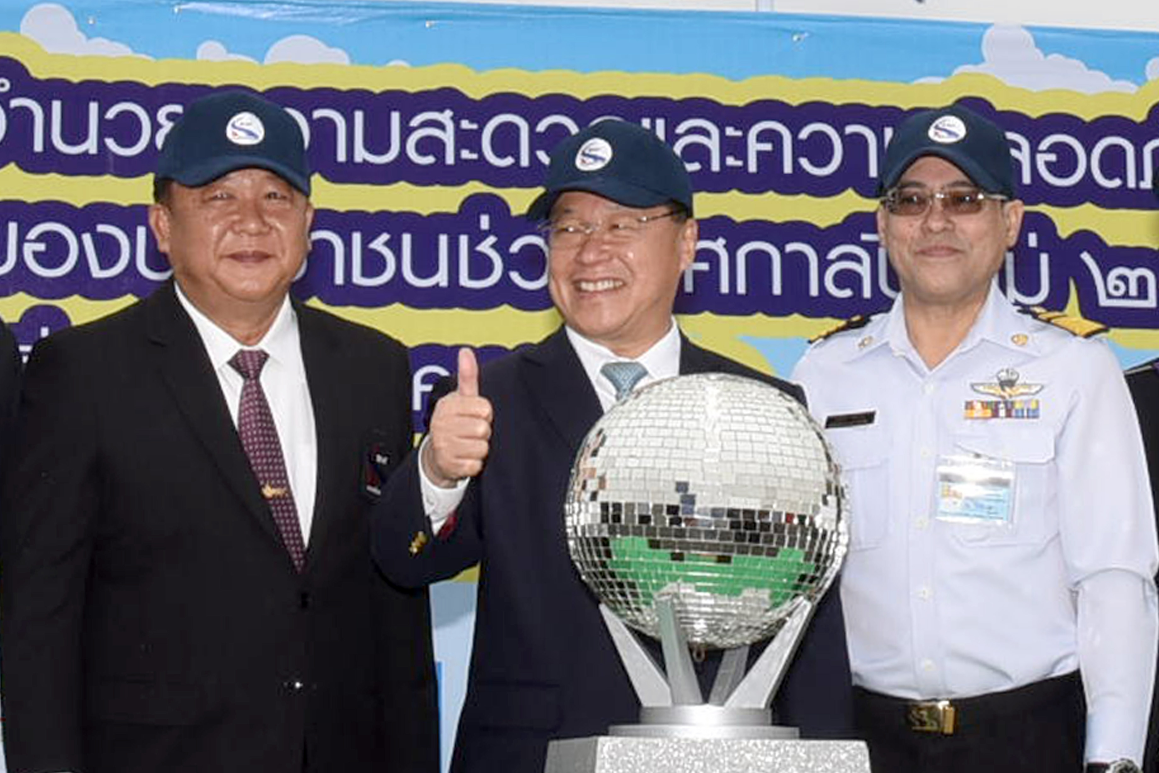 “ไพรินทร์” คิกออฟโครงการทางด่วนฟรีส่งคนกลับบ้านปีใหม่ 2561