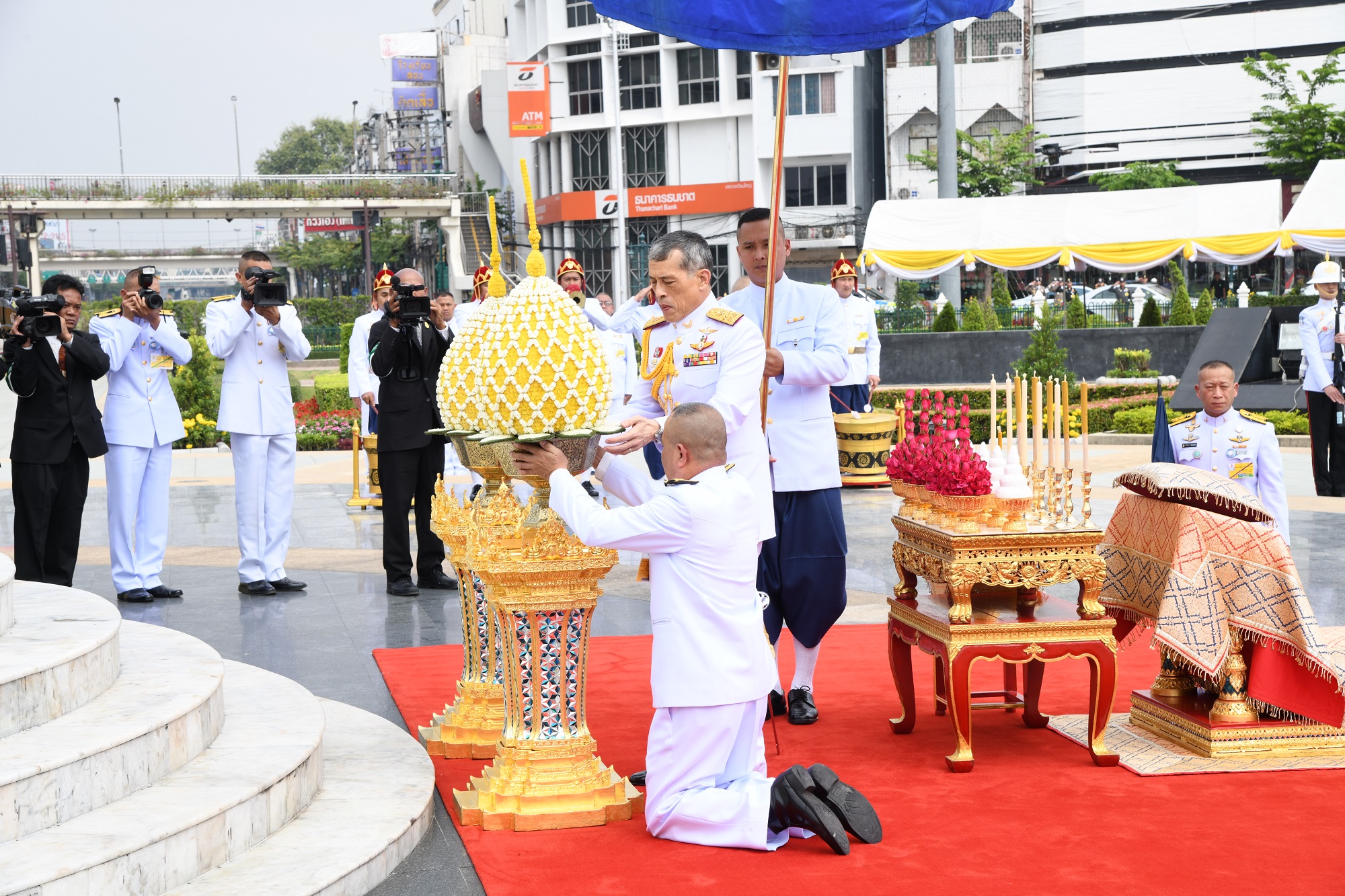 ในหลวง ร.10 เสด็จฯ ถวายราชสักการะ “สมเด็จพระเจ้าตากสิน”