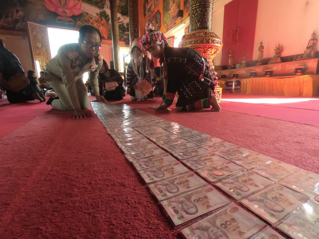 ชาวเชียงรายทำตุงยาว 200 เมตร จากเงินบริจาค เตรียมรอรับตูนอย่างยิ่งใหญ่