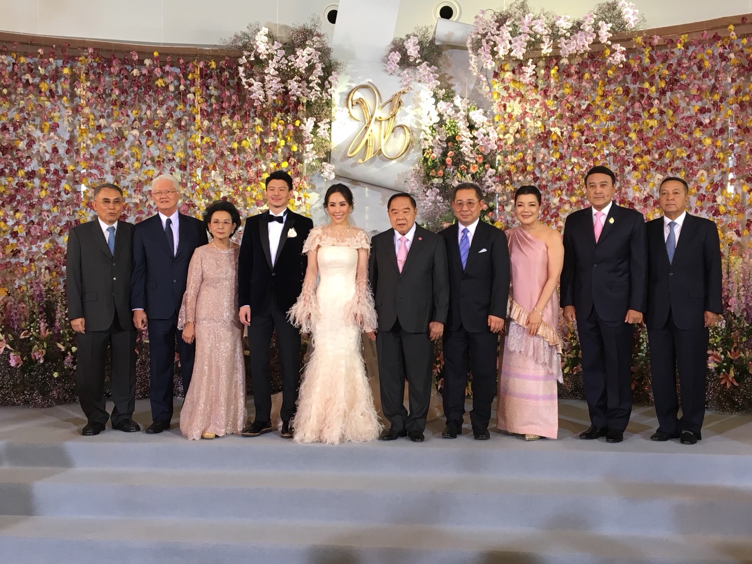 อลังการงานวิวาห์ลูกสาวเจ้าสัว “คิง เพาเวอร์” แบ๊กดร็อป 180 องศา เชิญแขกพันคน