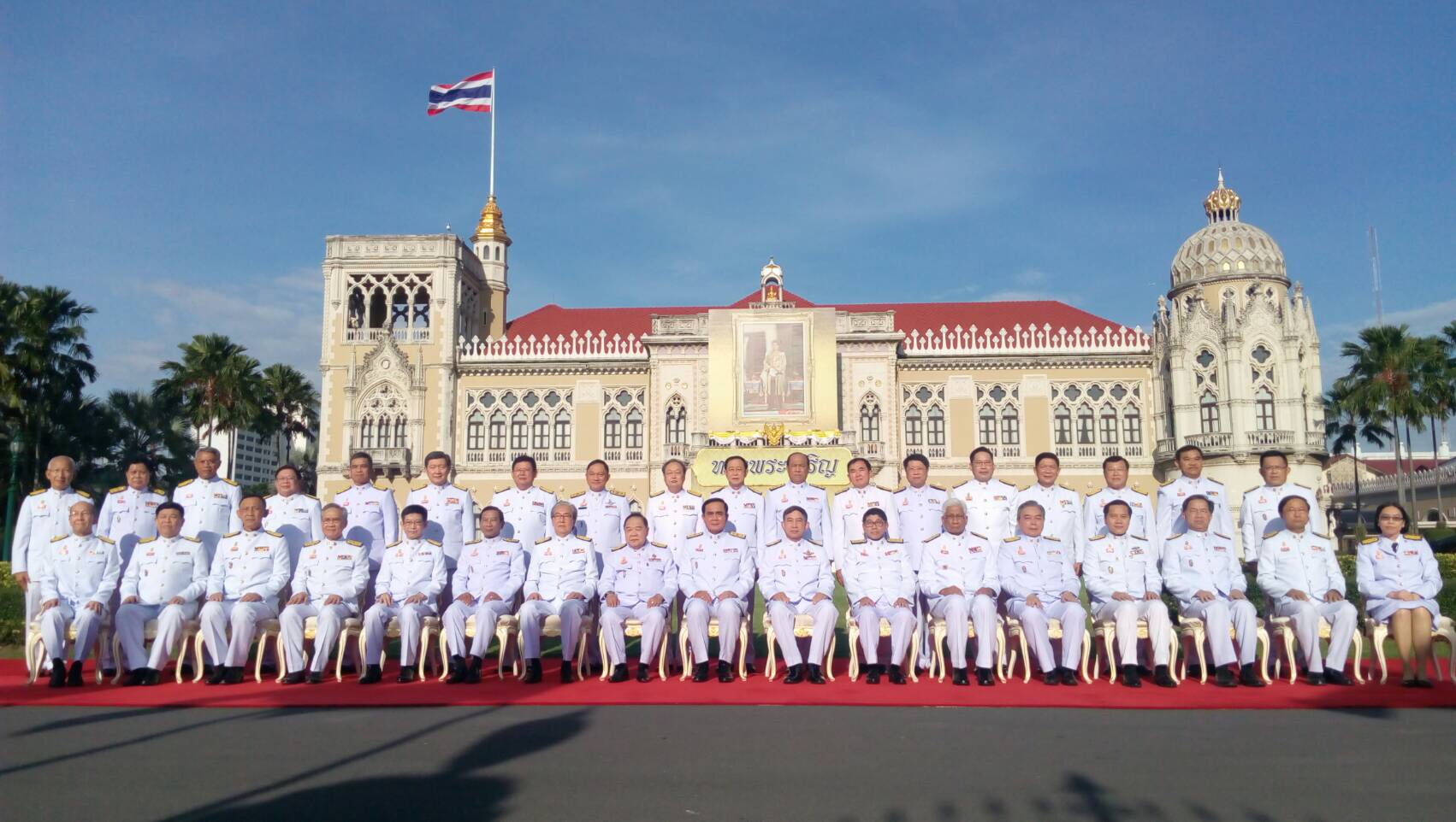 “บิ๊กตู่” นำ ครม.ใหม่ถ่ายภาพหมู่ก่อนการประชุมคณะรัฐมนตรี