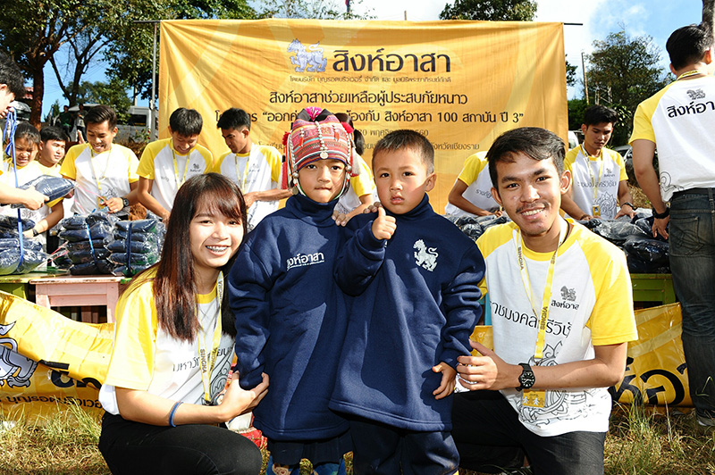 “สิงห์อาสา” สร้างไออุ่น มอบเสื้อกันหนาวภาคเหนือ