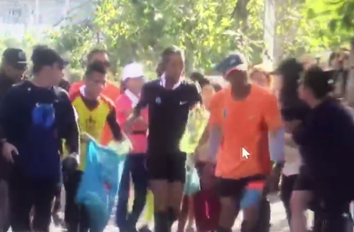 เจ้าแหลม-ศรีสะเกษ หิ้วรองเท้าร่วมวิ่ง “ตูน บอดี้สแลม”  ระยะทาง 11.7 กิโลเมตร