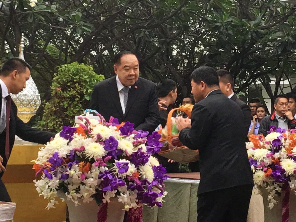 “บิ๊กตำรวจ-ทหาร” อวยพรปีใหม่ “บิ๊กป้อม” คึกคัก “บิ๊กตู่” ขอให้ท่านแข็งแรง