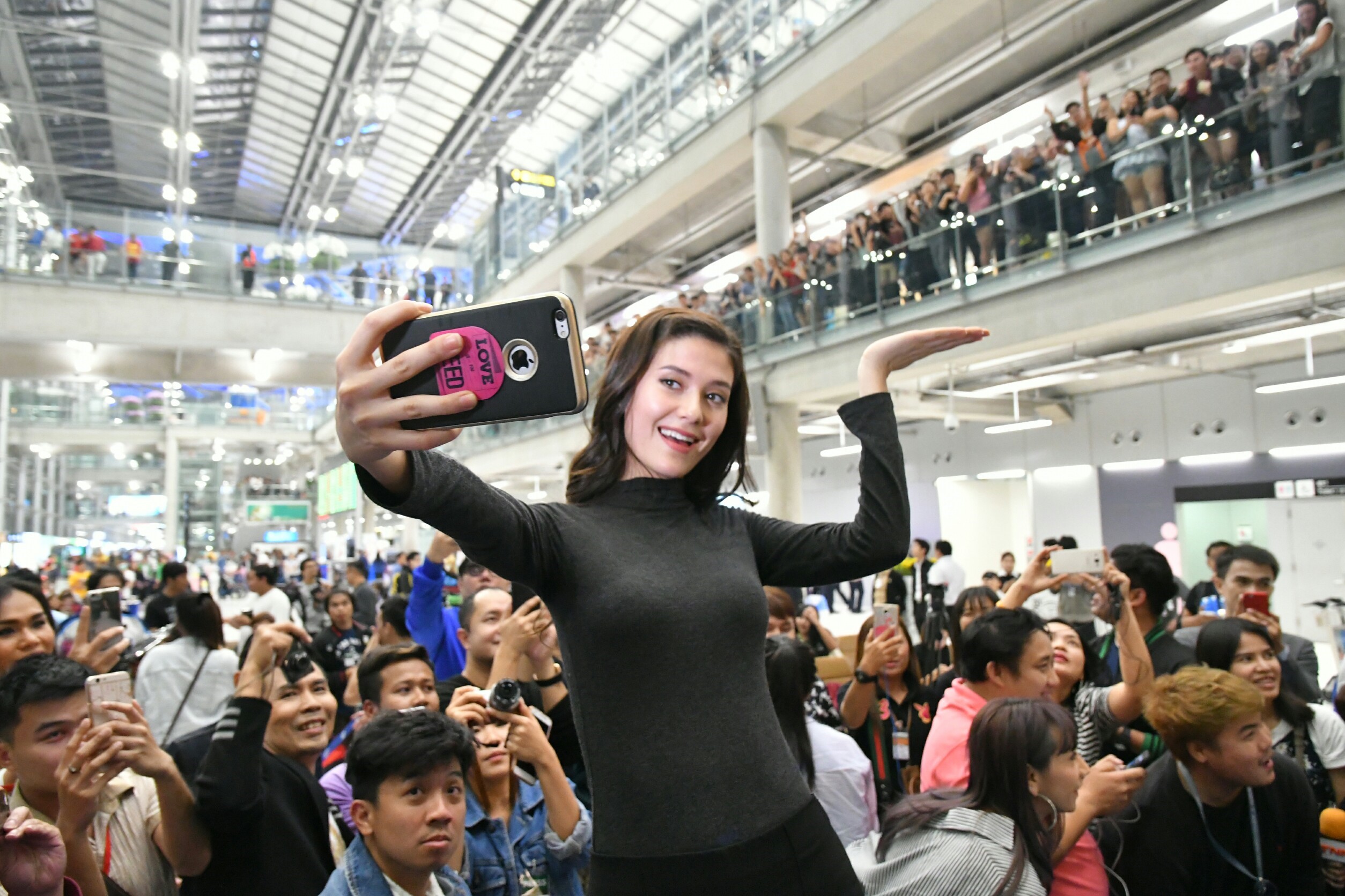 เปิดใจ “มารีญา” เผยรู้สึกอิ่มใจ-อบอุ่น ขอเซลฟี่คนไทยต้อนรับแน่นสุวรรณภูมิ