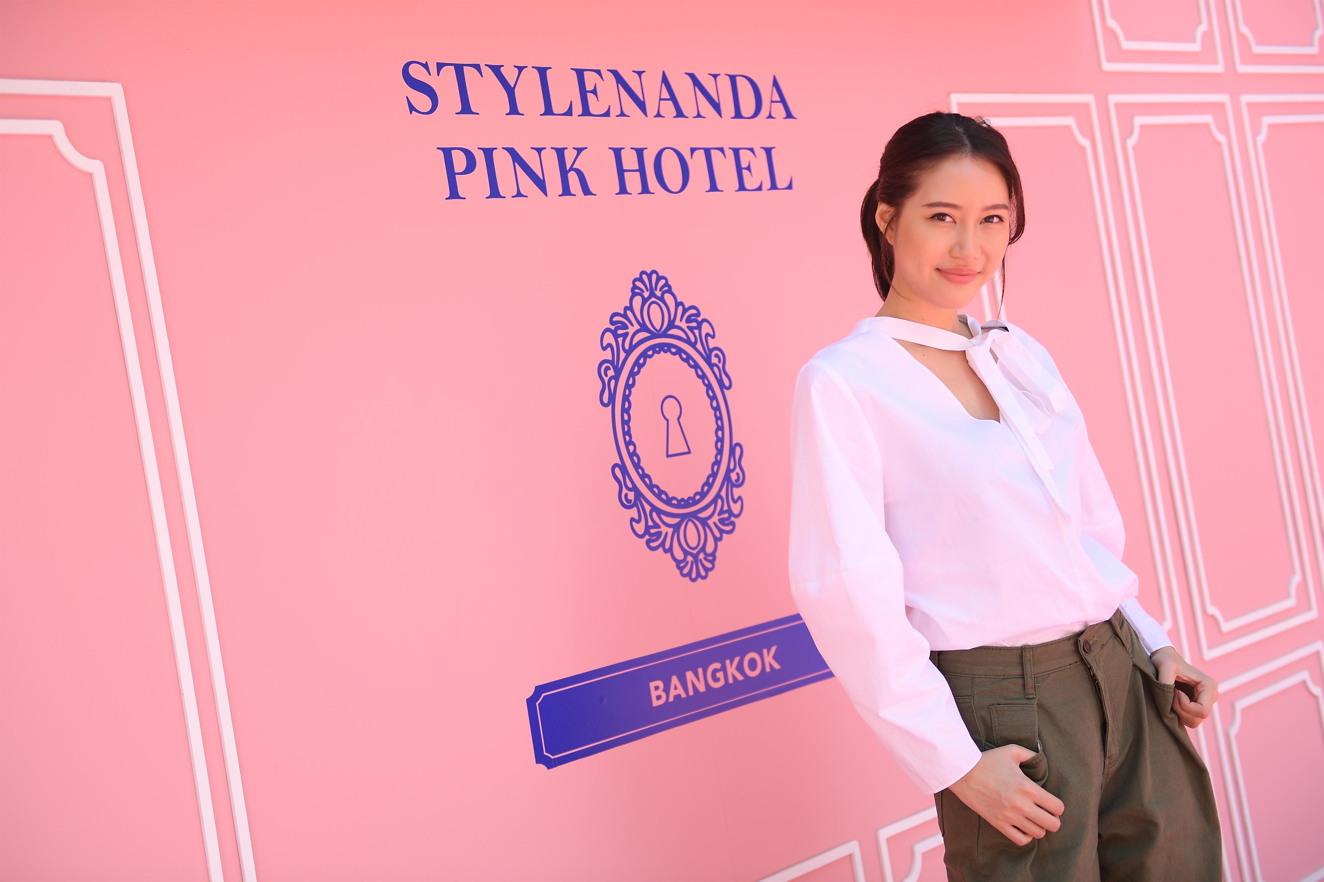 เปิดโลกสีชมพู “ไพลิน อัมพุช” หลานสาวแม่ทัพใหญ่เดอะมอลล์