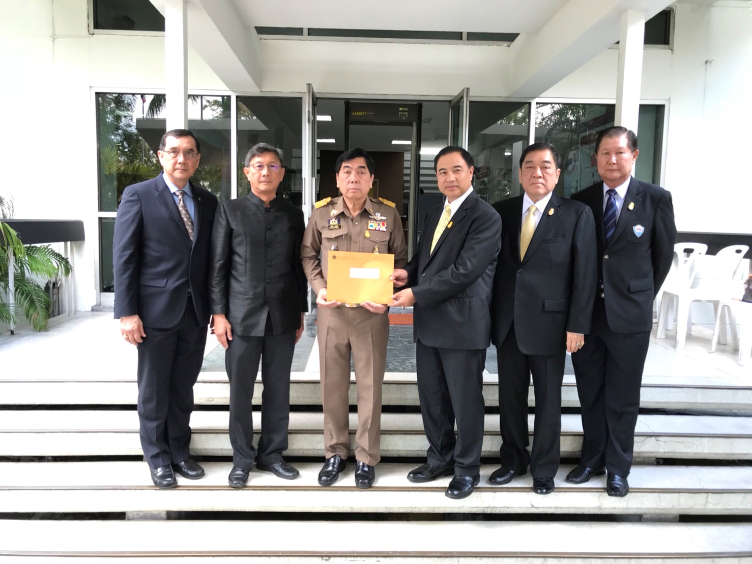 “กกร.” ยื่นข้อเสนอให้รัฐบาลพิจารณา ชี้ ค่าจ้างแรงงานไม่ควรกำหนดอัตราเดียวกันทั่วประเทศ
