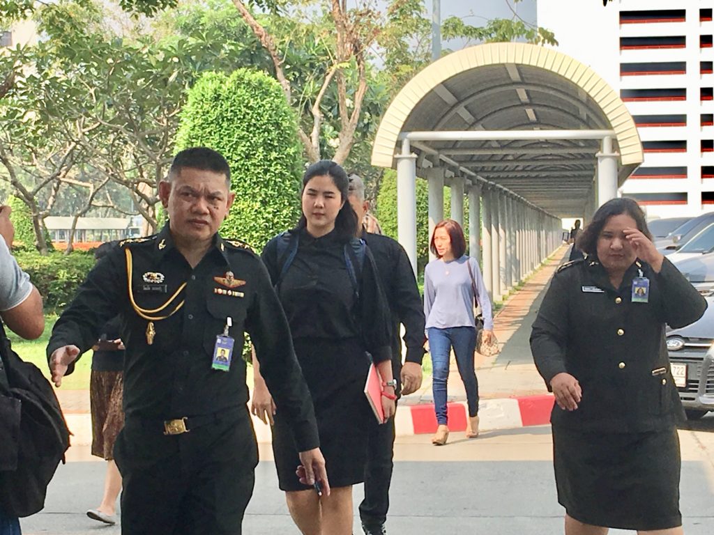 ครอบครัวน้องเมยฉุนกองทัพ หลังไม่ให้ “ลุง-ญาติ” เข้าฟัง ลั่นดำเนินคดีถึงที่สุด