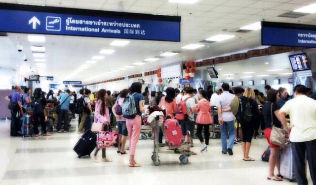 ดันรายได้ท่องเที่ยว3ล้านล้าน ขยายสนามบินเพิ่มกำลังตม.รับคนทะลัก