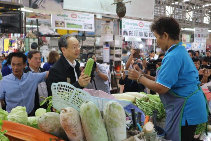 “พาณิชย์” เพิ่มมาตรฐานตลาดสด นำร่อง 5 แห่ง เพิ่มมุมสินค้าชุมชน-ธงฟ้า-อีคอมเมิร์ซ