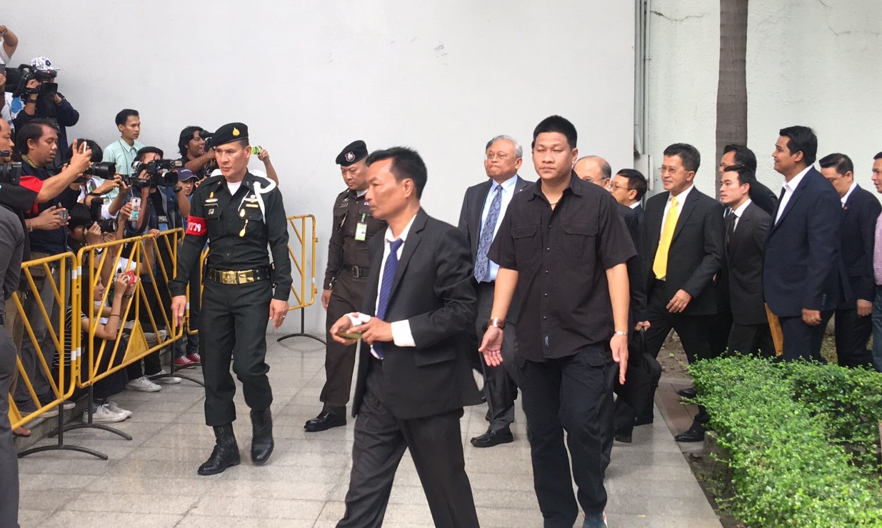 คุมตัว “สุเทพ” พร้อมพวกไปศาลอาญา ยื่นฟ้อง 9 แกนนำข้อหาร่วมกันเป็นกบฏ