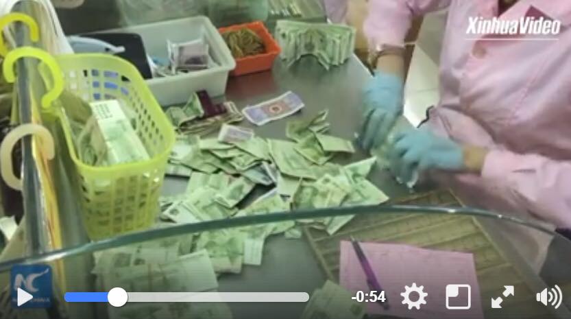 พาไปดูอาชีพ “นักนับเงิน” มืออาชีพ (ชมคลิป)