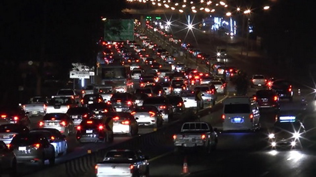 ประชาชนแห่กลับเข้ากรุงหลังฉลองปีใหม่ ถ.มิตรภาพ รถติดสะสม