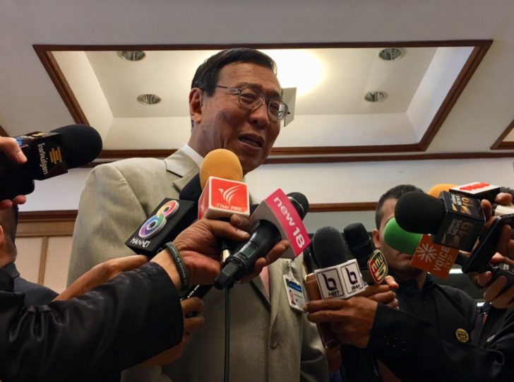 “พรเพชร” ยันเลือกตั้งตามโรดแมป แต่ถ้ามีล็อบบี้คว่ำกม.ลูกเมื่อไหร่ให้มาบอก