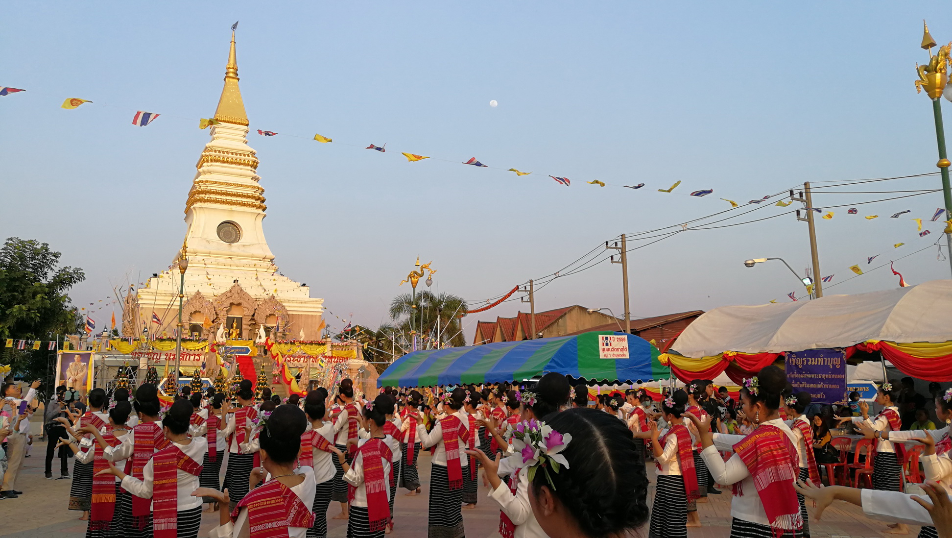 “หนองคาย”เปิดงานสมโภชองค์พระธาตุกลางน้ำ