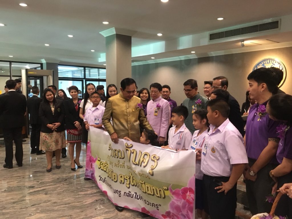 “บิ๊กตู่” ขอ “ครู-ศิษย์” ทุกคนเป็นคนดี มีศรัทธา มุ่งทำงานต่างๆ ให้สำเร็จ
