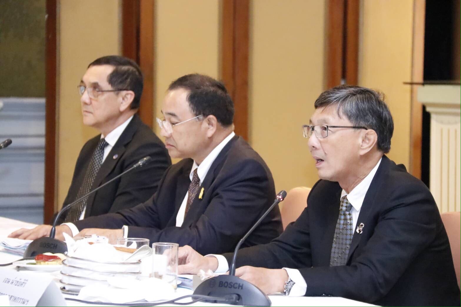 กกร.หวั่นค่าเงินบาทกระทบเศรษฐกิจ ตั้งทีมวิเคราะห์เตรียมเสนอรัฐ รับมือวิกฤตสัปดาห์หน้า