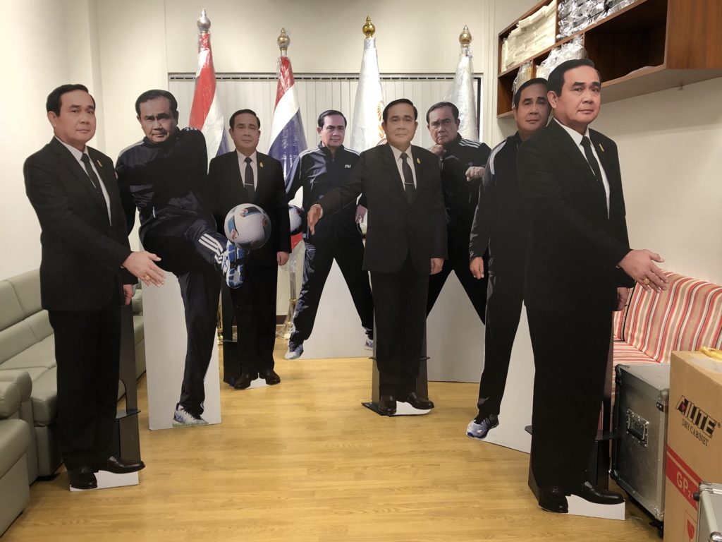 จัดเต็ม! ทำเนียบเตรียมสแตนดี้ “นายก” ต้อนรับวันเด็ก 7 ท่าทาง 8 ตัว ให้เด็กๆได้ถ่ายภาพ