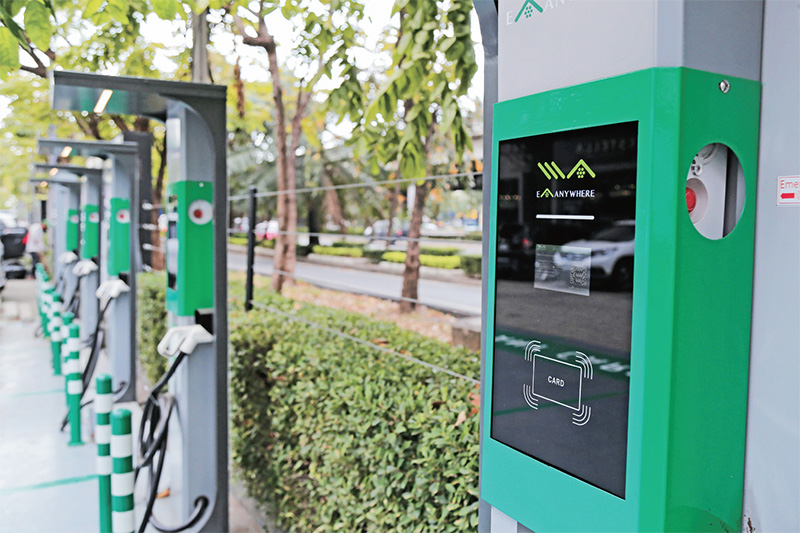 รถยนต์ไฟฟ้าฮิต EA สบช่องผุดสถานีชาร์จ
