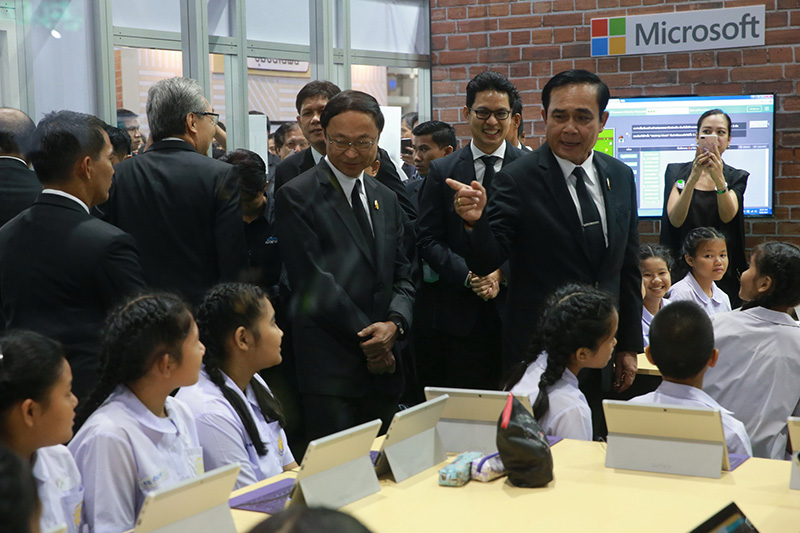 ปีแห่งเทคโนโลยี “ดิสรัปชั่น” ไทยแลนด์ 4.0 หรือ 0.4