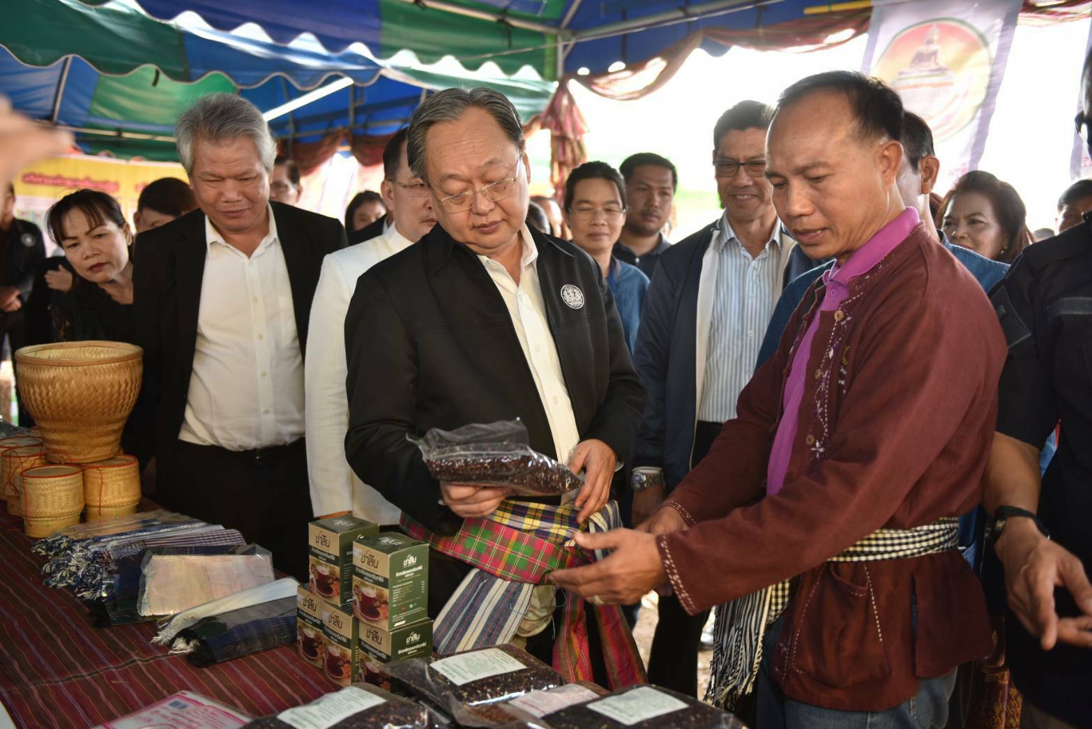 สนธิรัตน์ลงพื้นที่โคราชกระตุ้นเศรษฐกิจฐานราก