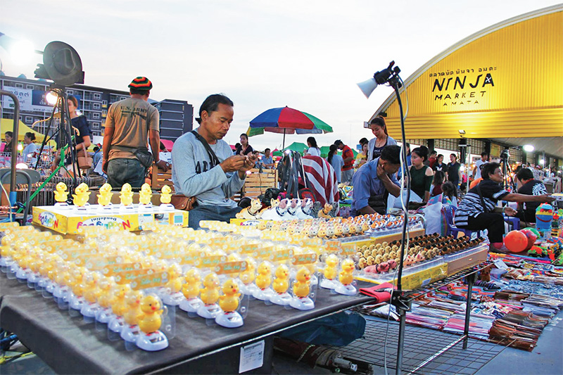 ตลาดนัด-ตึกสูง