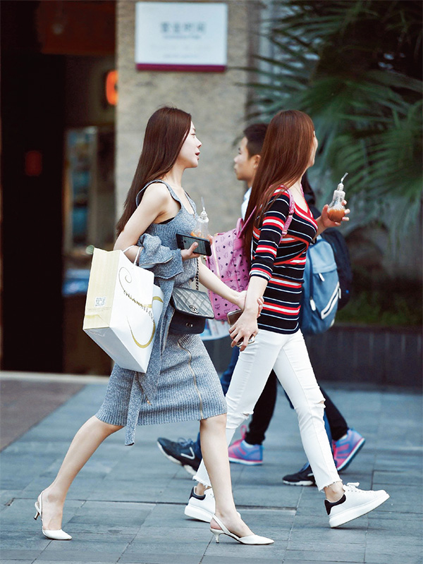 นักช็อปครอบครัว…กำลังซื้อสูง โปรโมชั่นโดนใจ พร้อมจ่ายไม่อั้น