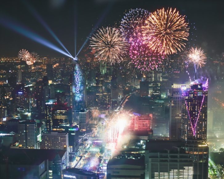 ชมคลิปเก็บตกไฮไลต์ “เคาต์ดาวน์รับปีใหม่ 2561” ทั่วมหานครกรุงเทพฯ