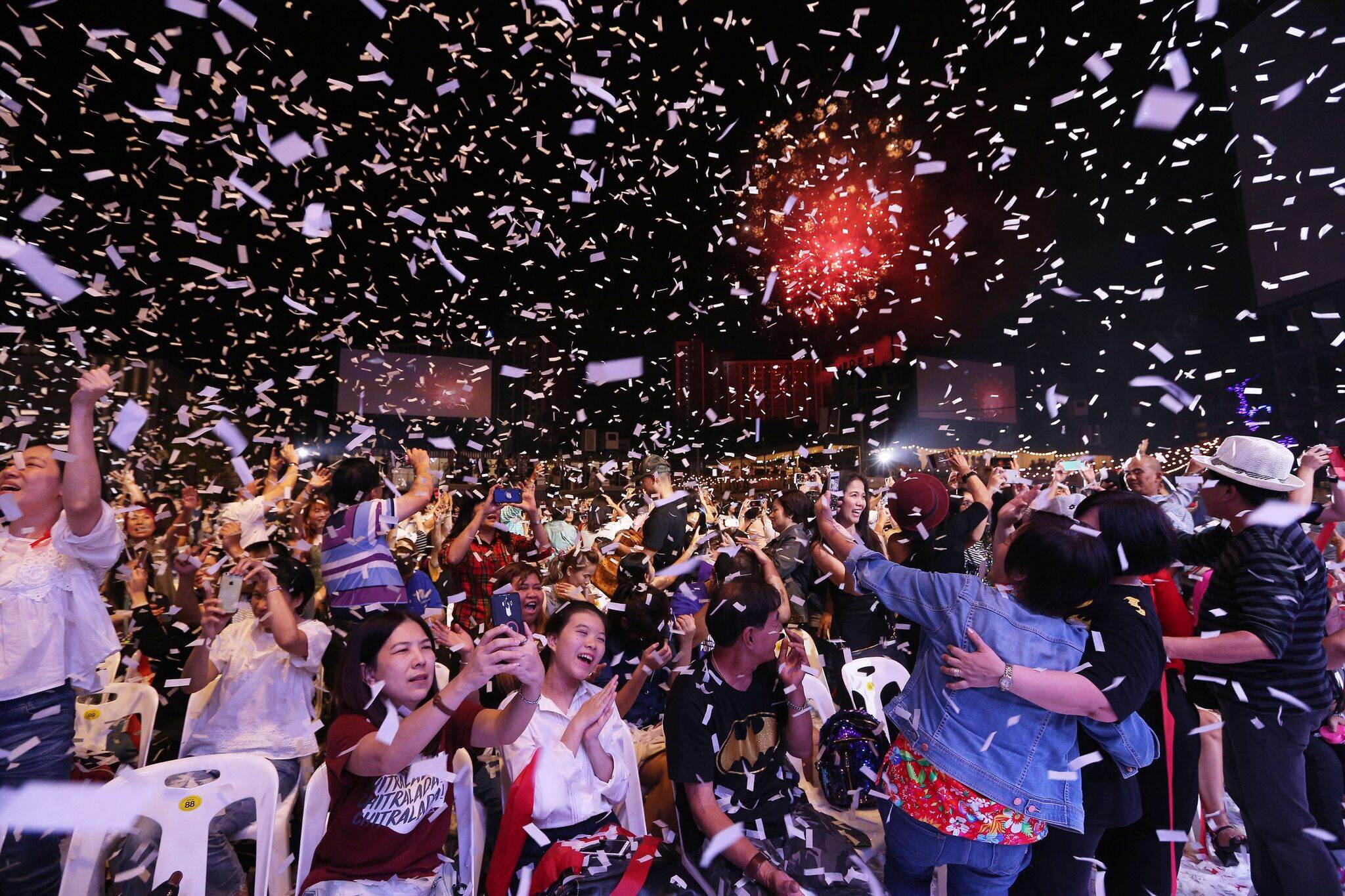 ควันหลงปีใหม่! ศิลปินวัยเก๋าไปรวมตัวกันเคาท์ดาวน์ “สวัสดีบางกอก 2561”