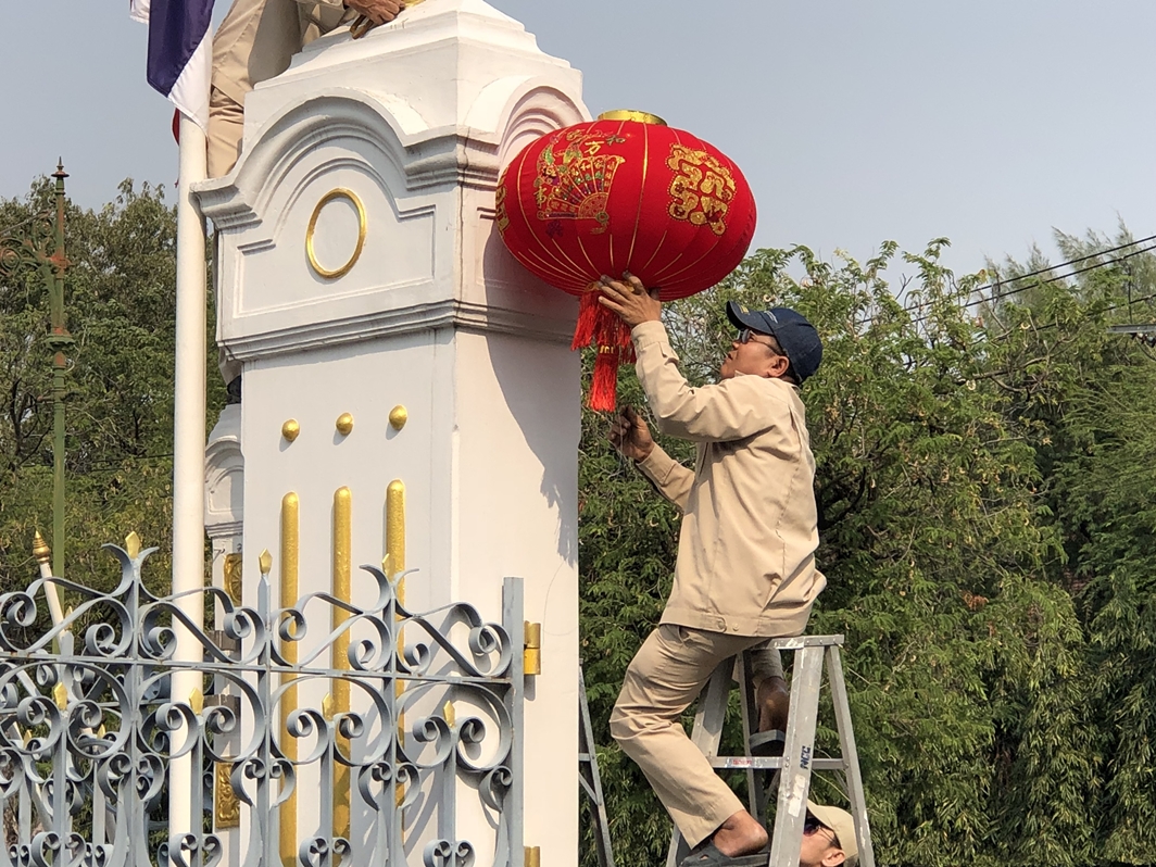 แก้เคล็ดรับตรุษจีน? รัฐบาลสั่งประดับโคมแดงประตูเข้า-ออก หลังอ่างบัวทำเนียบแตก