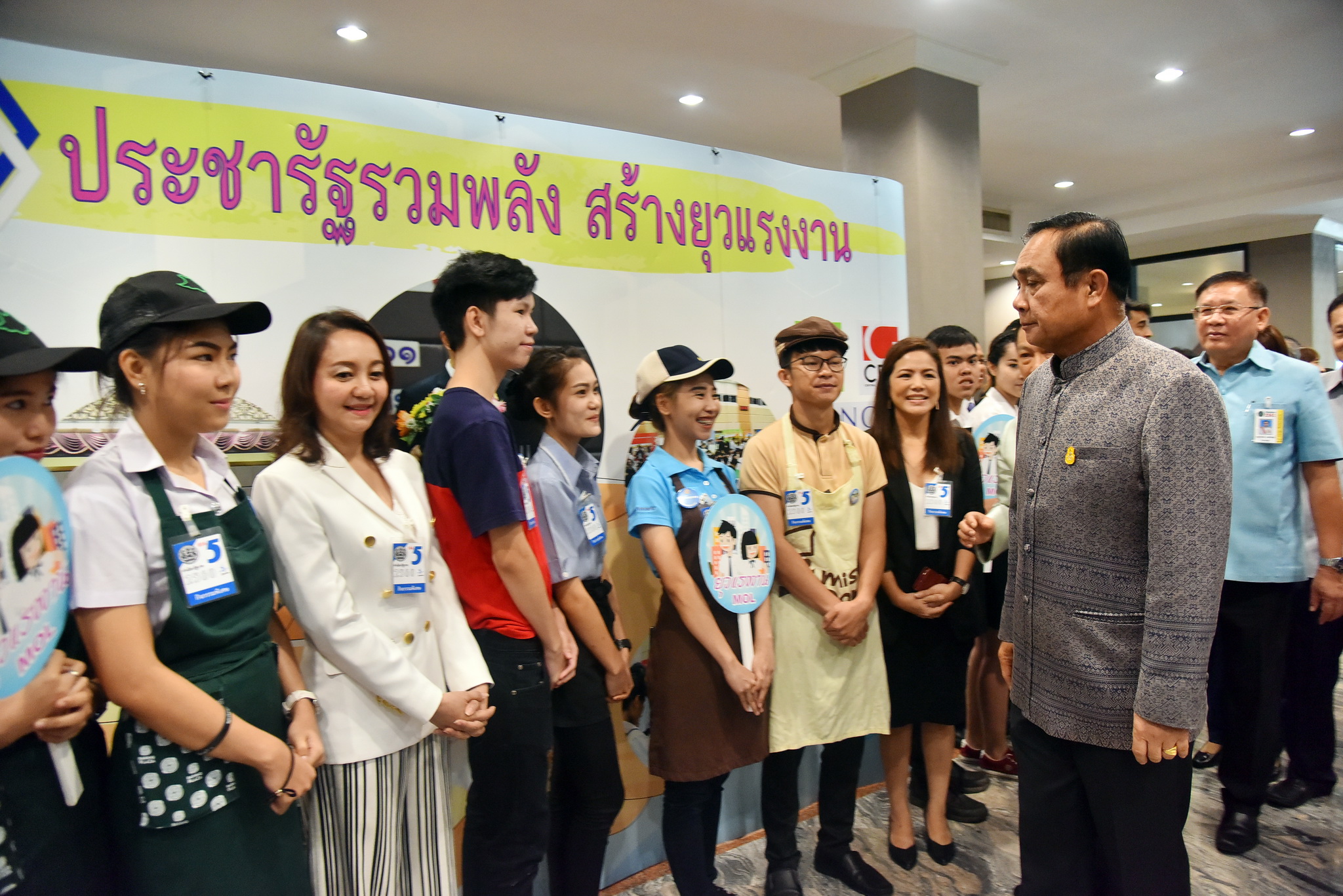 “ประยุทธ์” ปัดตอบปมภาพ “พิน็อกคิโอ” ขอคนรุ่นใหม่ขยัน-ไม่หงุดหงิด อนาคตจะได้เป็นผู้ประกอบการ