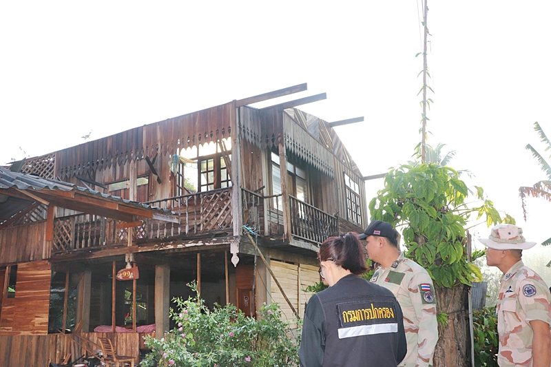 ลำปางอ่วมมาก! พายุฝน-ลูกเห็บถล่มทั้งเมือง พัดหลังคาบ้านปลิวว่อนเสียหายกว่า 60 หลัง