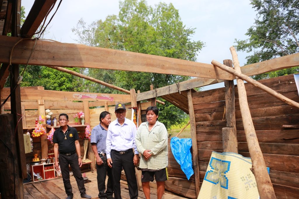 พิษณุโลกอ่วม! พายุพัดบ้านพังเสียหายกว่า 200 หลังคาเรือน จนท.เร่งสำรวจช่วยเหลือ
