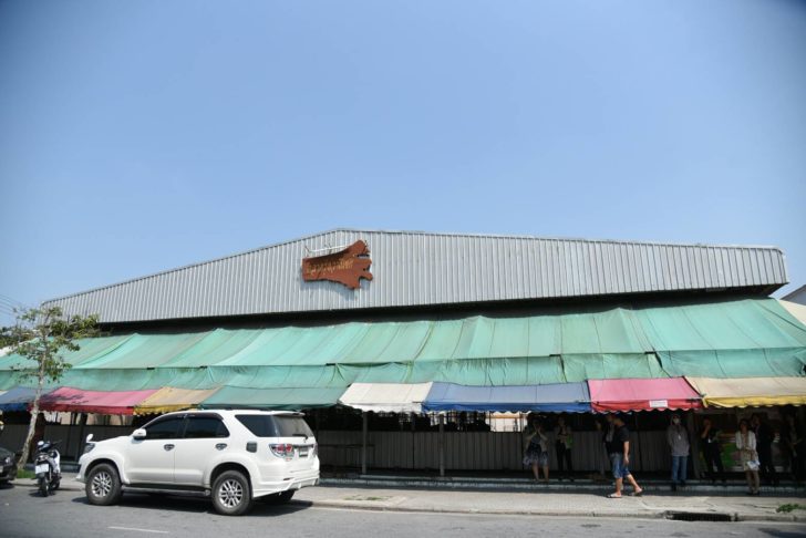 เขตประเวศยืนยันชื่อเจ้าของตลาด 5 แห่ง รอบ “บ้านป้าทุบรถ”