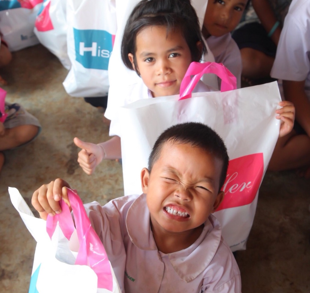 บีเอสซีคอสเมโทรโลจีปันน้ำใจสร้างรอยยิ้มให้น้องสังขละบุรีเมืองกาญจน์