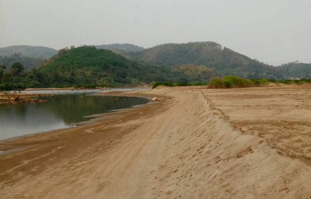 แม่น้ำโขงฟาก จว.เลยแห้งขอดในรอบ 10 ปี หาดทราย-โขดหินโผล่ยาวกว่า 3 กม.