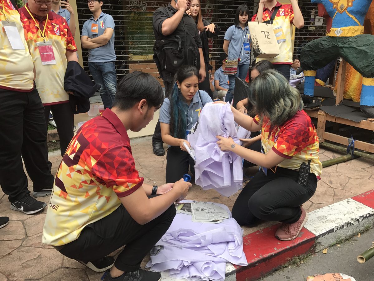 มธ.ประทับตรา “ป้ายผ้าขบวนพาเหรด” ล้อการเมือง ป้องกันมือที่3แทรกแซง