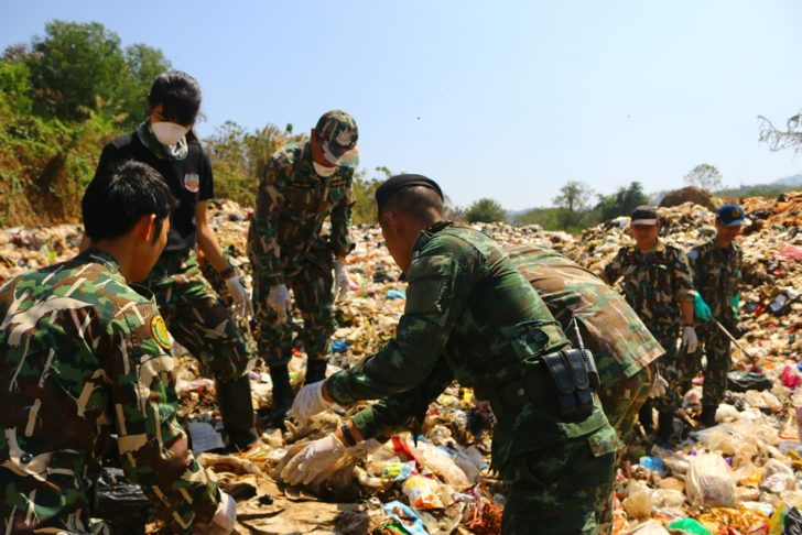 แม่ทัพภาค1 สั่ง 7 นายคุ้มกัน ‘หัวหน้าวิเชียร’ ลุยคุ้ยกองขยะหาหลักฐานเพิ่มหลังได้เบาะแส